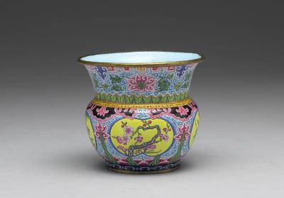 图片[3]-Copper spittoon in painted enamels with flowers of the four seasons and a blue background, Yongzheng reign (1722-1735), Qing dynasty.-China Archive